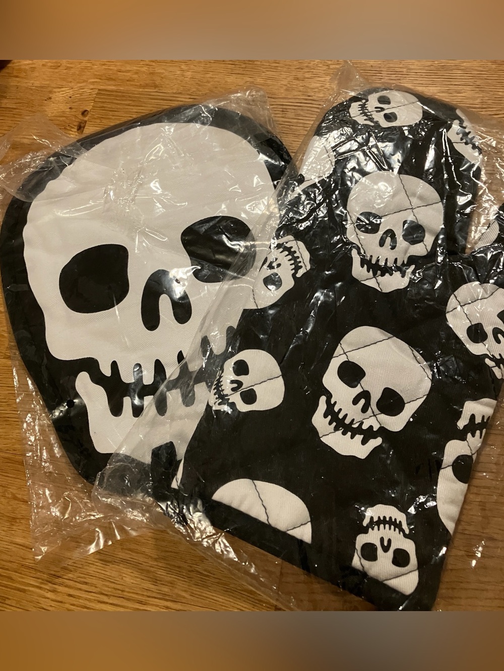 Sourpuss bat oven mitt & pot holder set
